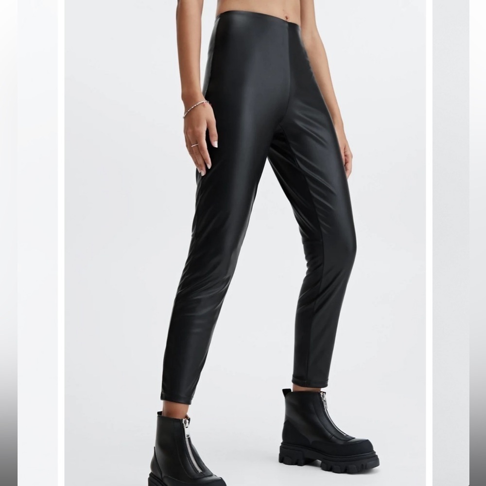 NWT Fabletics Black Vegan Leather High-Waisted Legging Size Medium